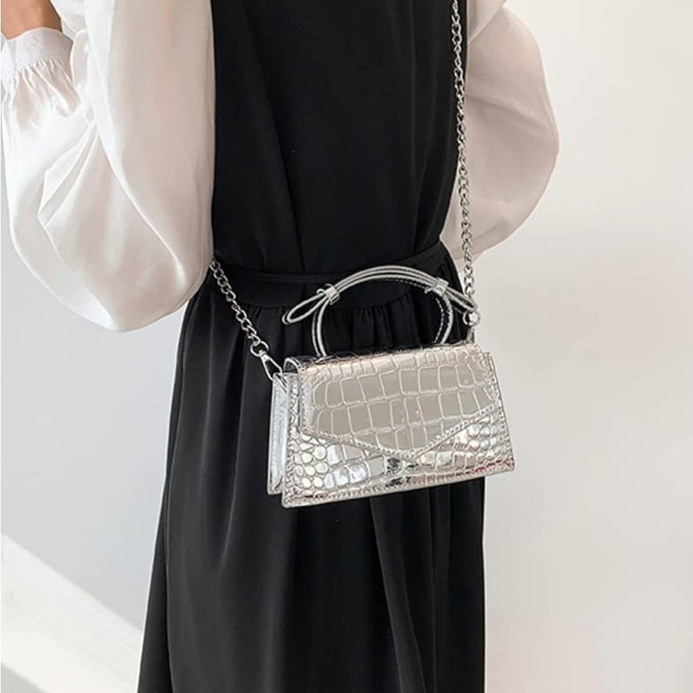Crossbody silver purse - Picture 6 of 8